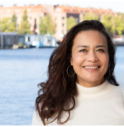 Dit is een afbeelding van Linda, trauma sensitief IFS Internal Family Systems coach in Amsterdam en Weesp. 